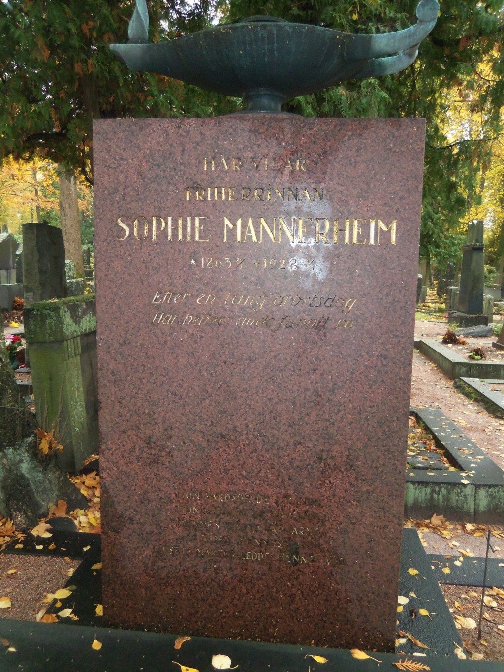 Sophie%20Mannerheim%27s%20tomb%2C%20Helsinki%20%282%29.JPG
